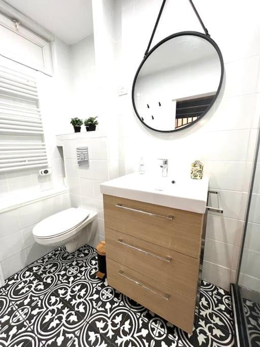 Jolie Mini Maison Lovely Tiny House Vitry-sur-Seine Bagian luar foto